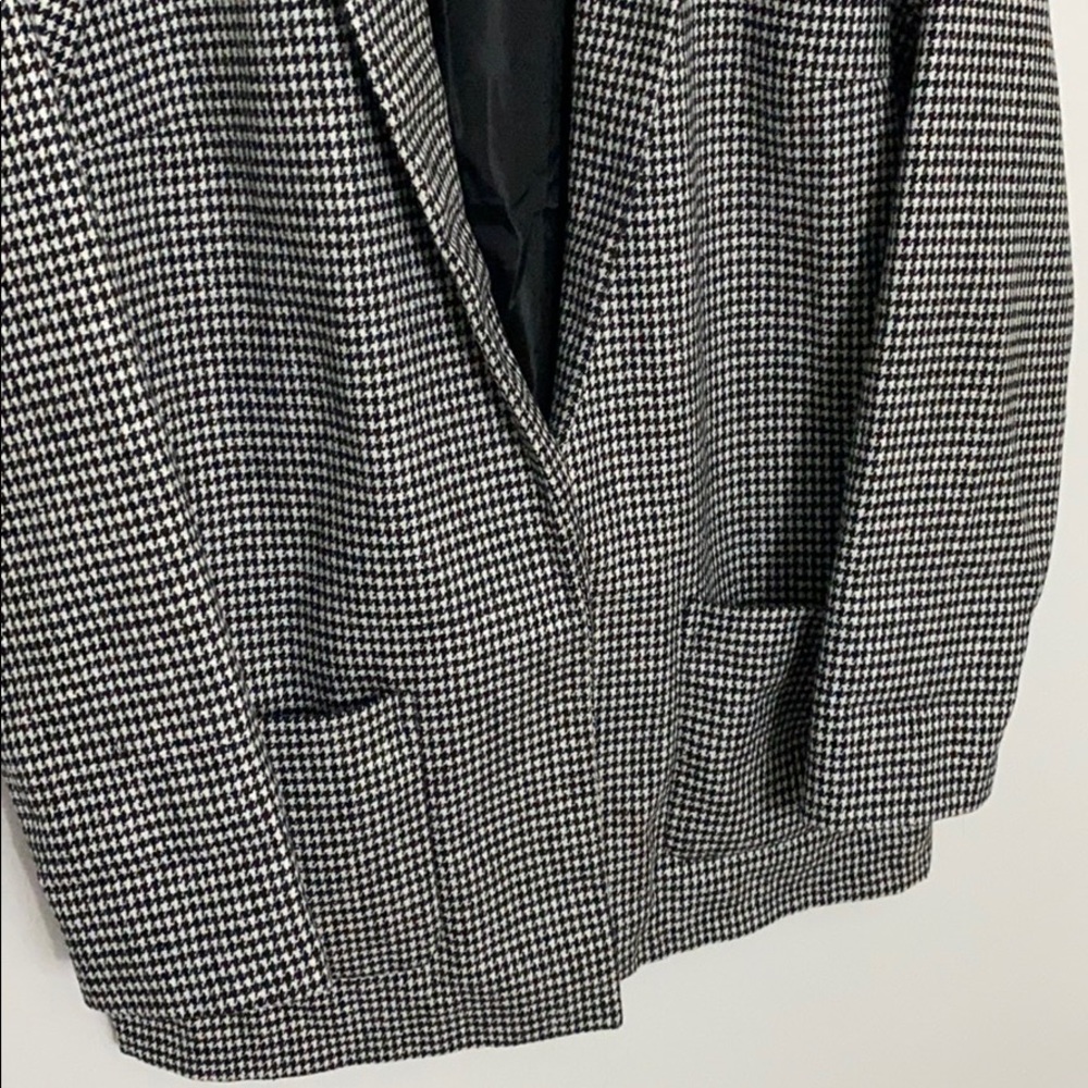 Long blazer 🤍 - Picture 3 of 4